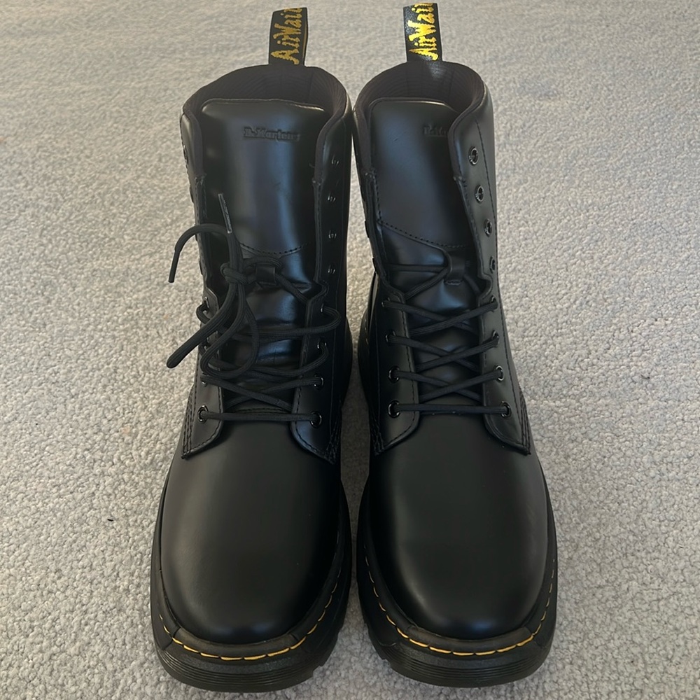 Dr. Martens Crewson Black classic Pull Up Leather Boots